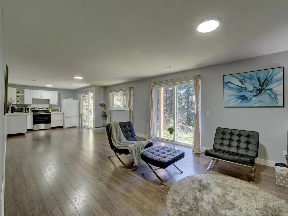 Hallway Photo of 7629 Redrooffs Road, Halfmoon Bay, BC