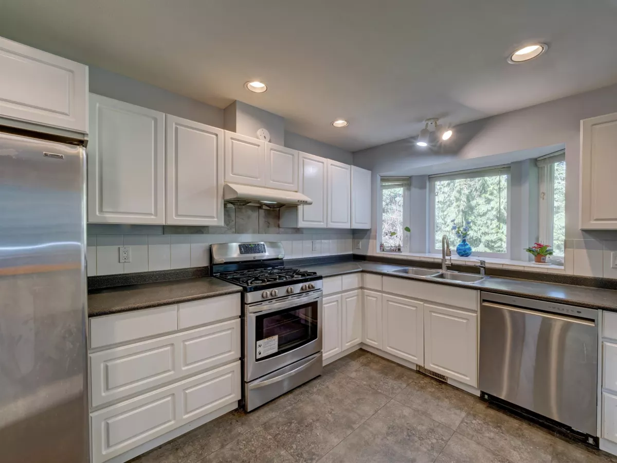 Primary Bathroom Photo of 7629 Redrooffs Road, Halfmoon Bay, BC
