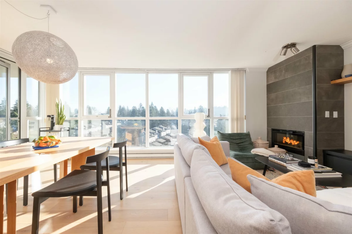 Breakfast Nook Photo of 1104 235 Guildford Way, Port Moody, BC