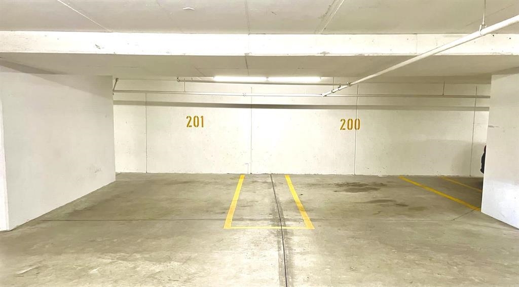 Entry Foyer Photo of 1104 235 Guildford Way, Port Moody, BC