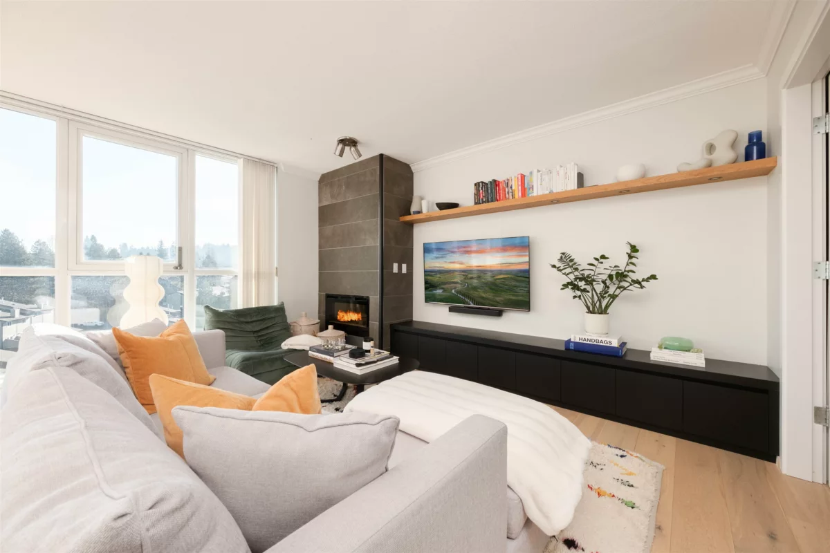 Kitchen Island Photo of 1104 235 Guildford Way, Port Moody, BC