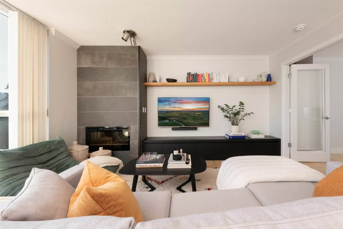 Kitchen Photo of 1104 235 Guildford Way, Port Moody, BC