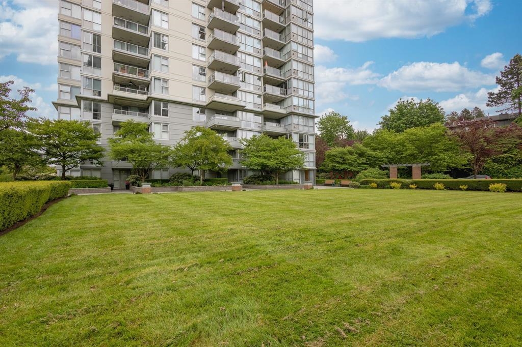 Outdoor Patio Photo of 1104 235 Guildford Way, Port Moody, BC
