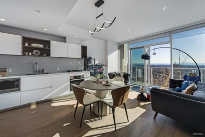 4709 6000 Mckay Avenue, Burnaby, BC, Metrotown — 2 bed apartment/condo for sale