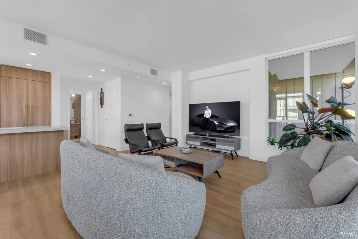 Kitchen Island Photo of 1101 2325 Emery Court, North Vancouver, BC
