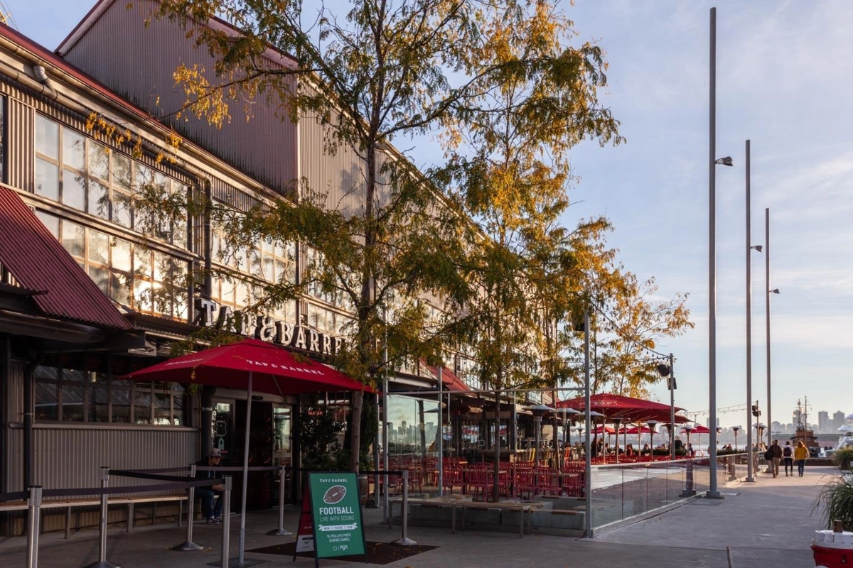 Front Yard Photo of 208 707 E 3rd Street, North Vancouver, BC