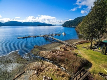 6 Brighton Beach, North Vancouver, BC, North Vancouver — 3 bed single family residence for sale