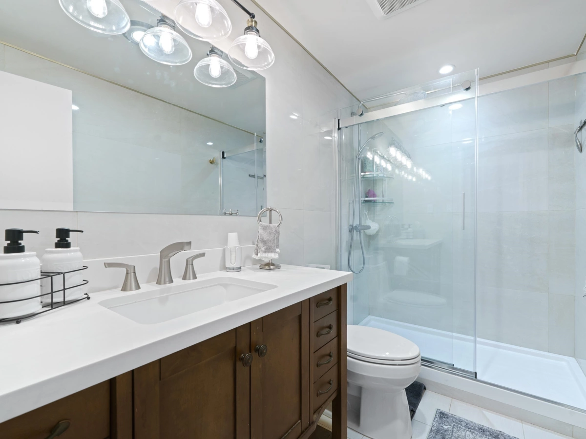 Entry Foyer Photo of 1601 738 Broughton Street, Vancouver, BC