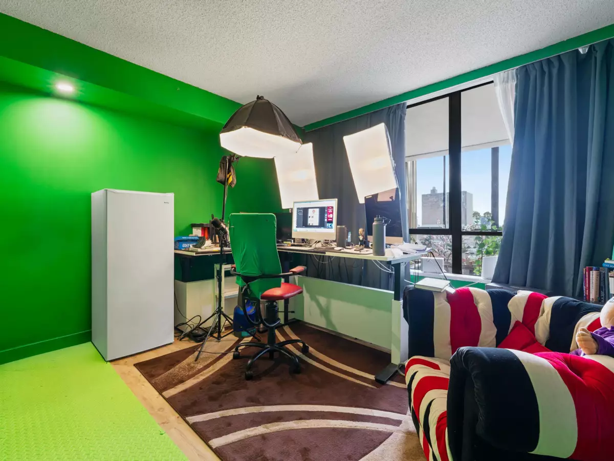 Front Yard Photo of 1601 738 Broughton Street, Vancouver, BC