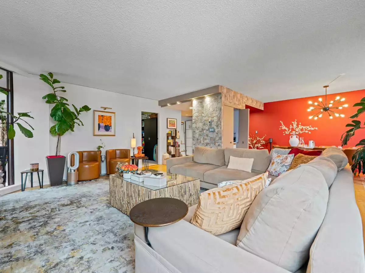 Kitchen Island Photo of 1601 738 Broughton Street, Vancouver, BC