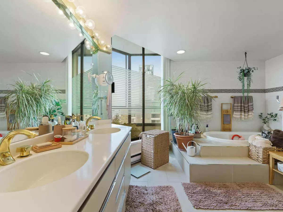 Outdoor Patio Photo of 1601 738 Broughton Street, Vancouver, BC