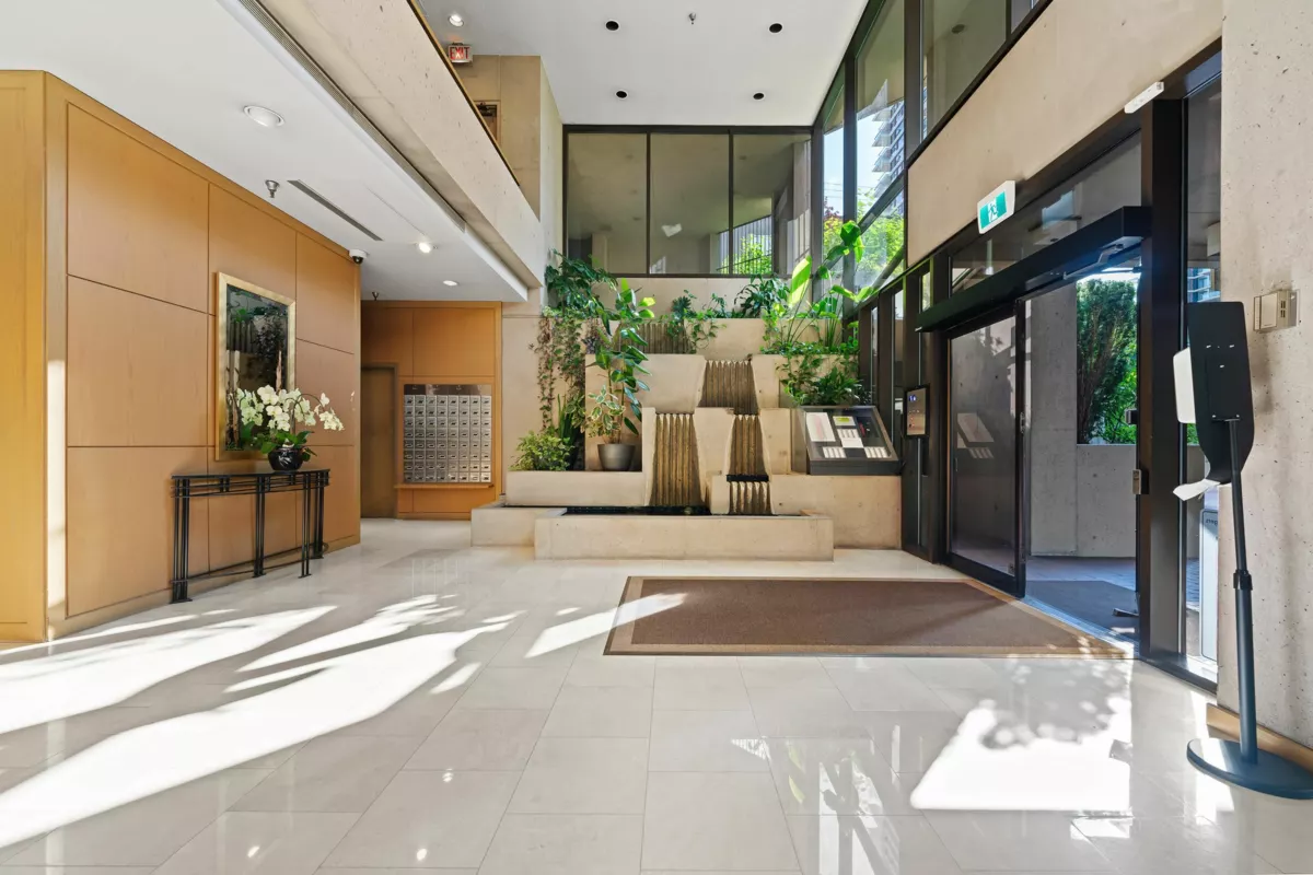 Swimming Pool Photo of 1601 738 Broughton Street, Vancouver, BC