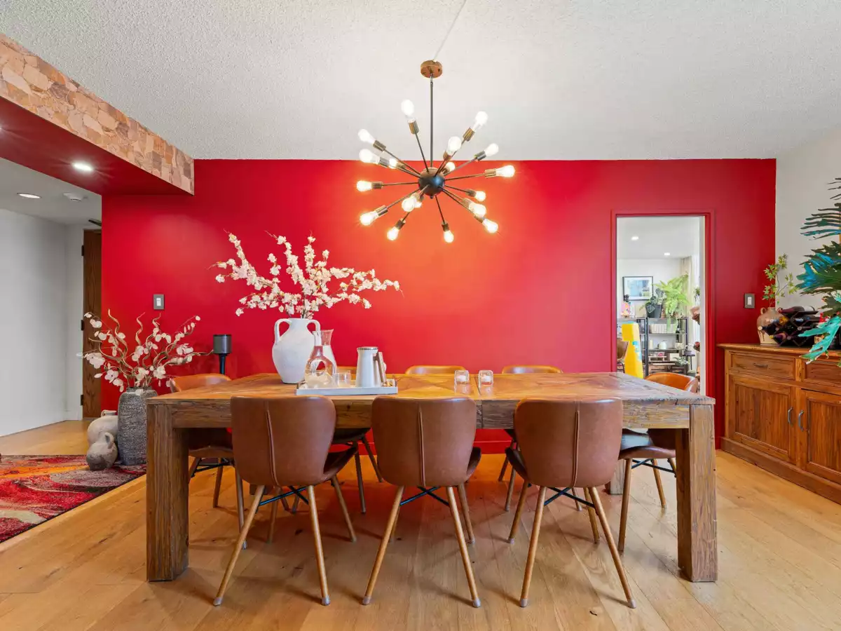 Walk-In Closet Photo of 1601 738 Broughton Street, Vancouver, BC