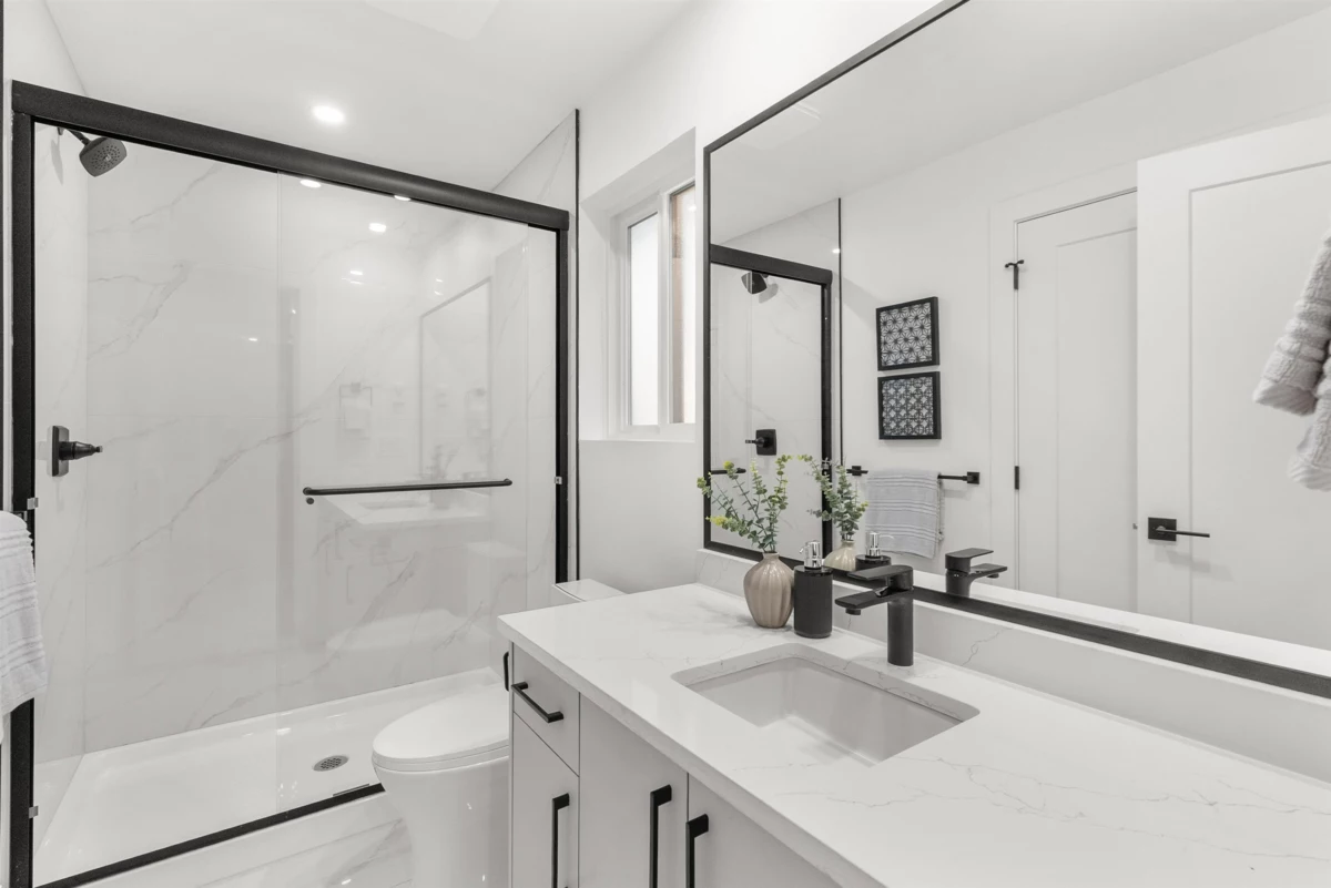 Hallway Photo of 4816 42a Avenue, Ladner, BC