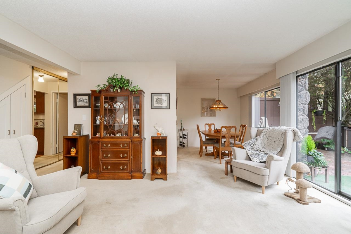Breakfast Nook Photo of 49 9378 122 Street, Surrey, BC