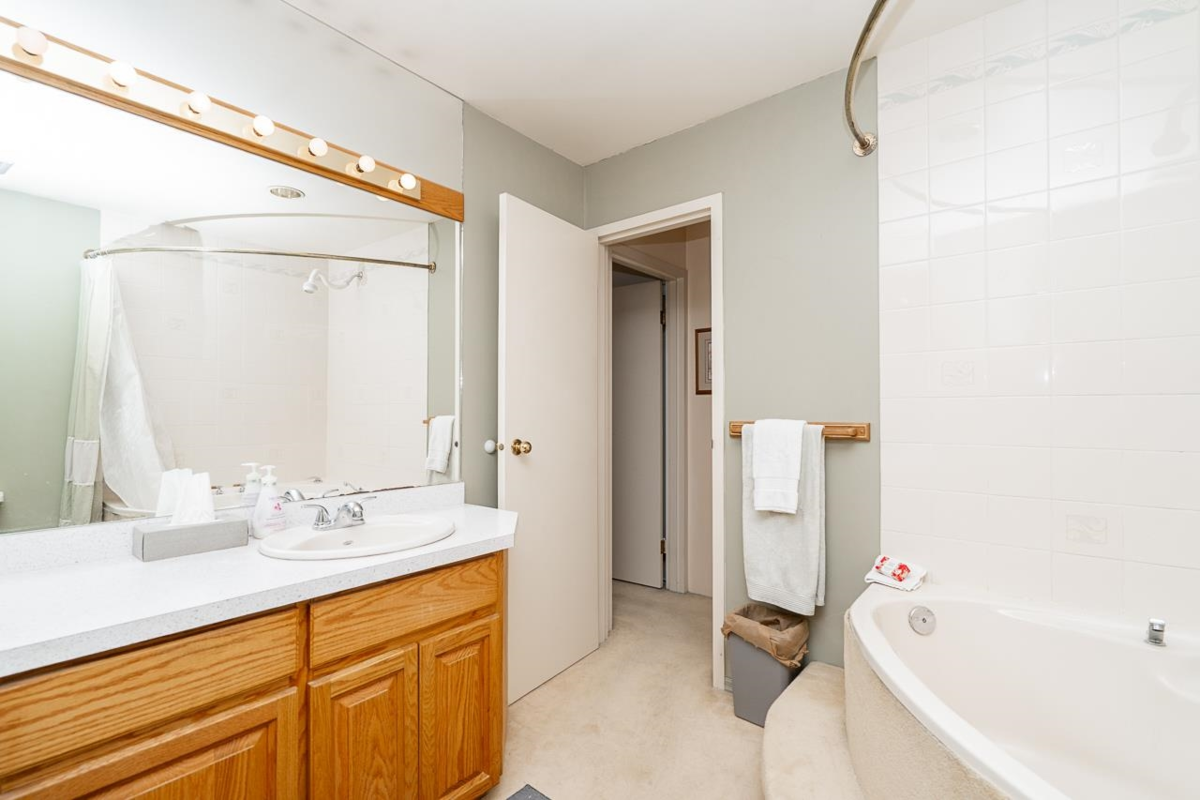 Entry Foyer Photo of 49 9378 122 Street, Surrey, BC
