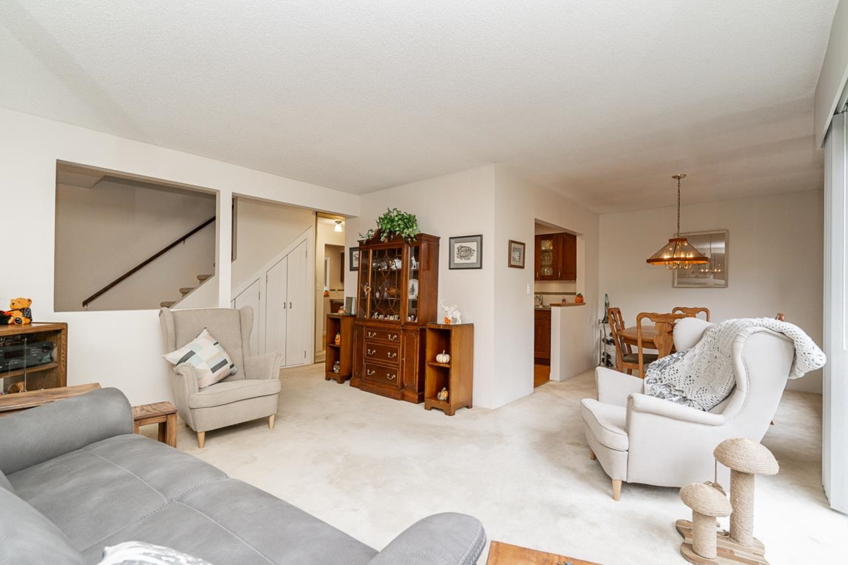 Kitchen Island Photo of 49 9378 122 Street, Surrey, BC