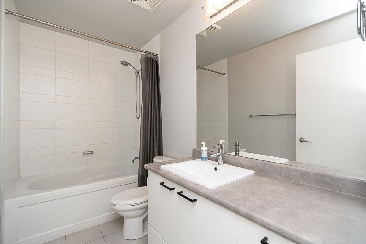 Entry Foyer Photo of 227 18818 68 Avenue, Surrey, BC