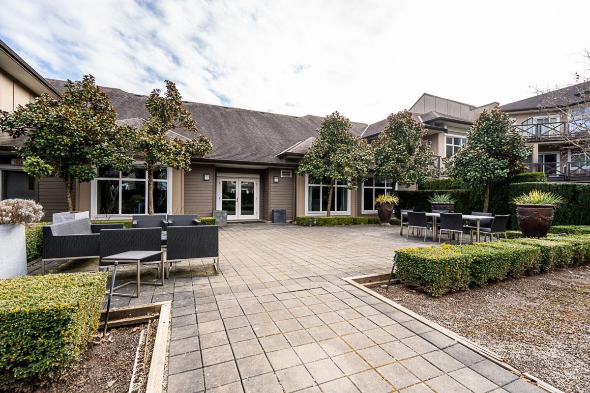 Front Yard Photo of 227 18818 68 Avenue, Surrey, BC