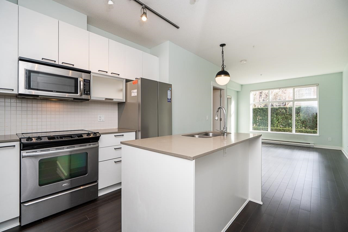 Kitchen Photo of 227 18818 68 Avenue, Surrey, BC