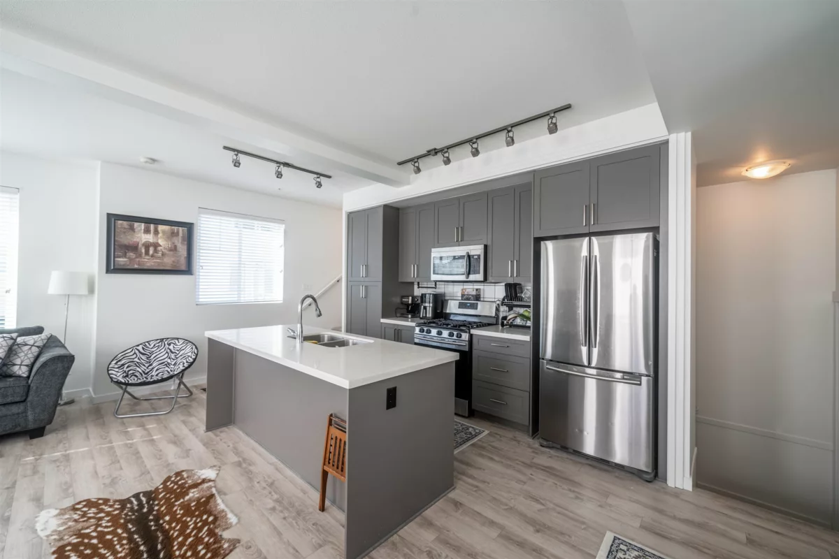 Kitchen Island Photo of 37 11272 240 Street, Maple Ridge, BC