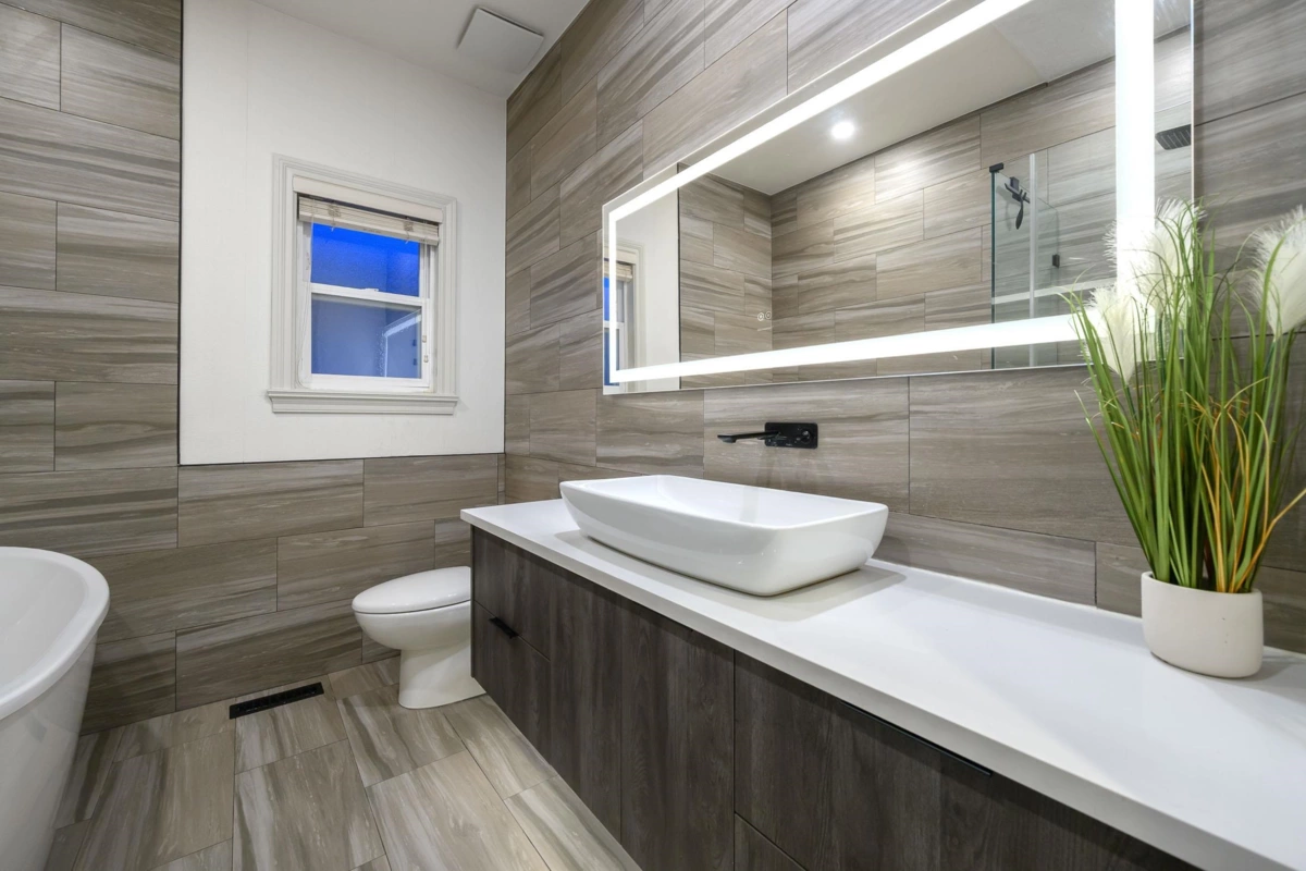 Guest Bathroom Photo of 21514 Donovan Avenue, Maple Ridge, BC
