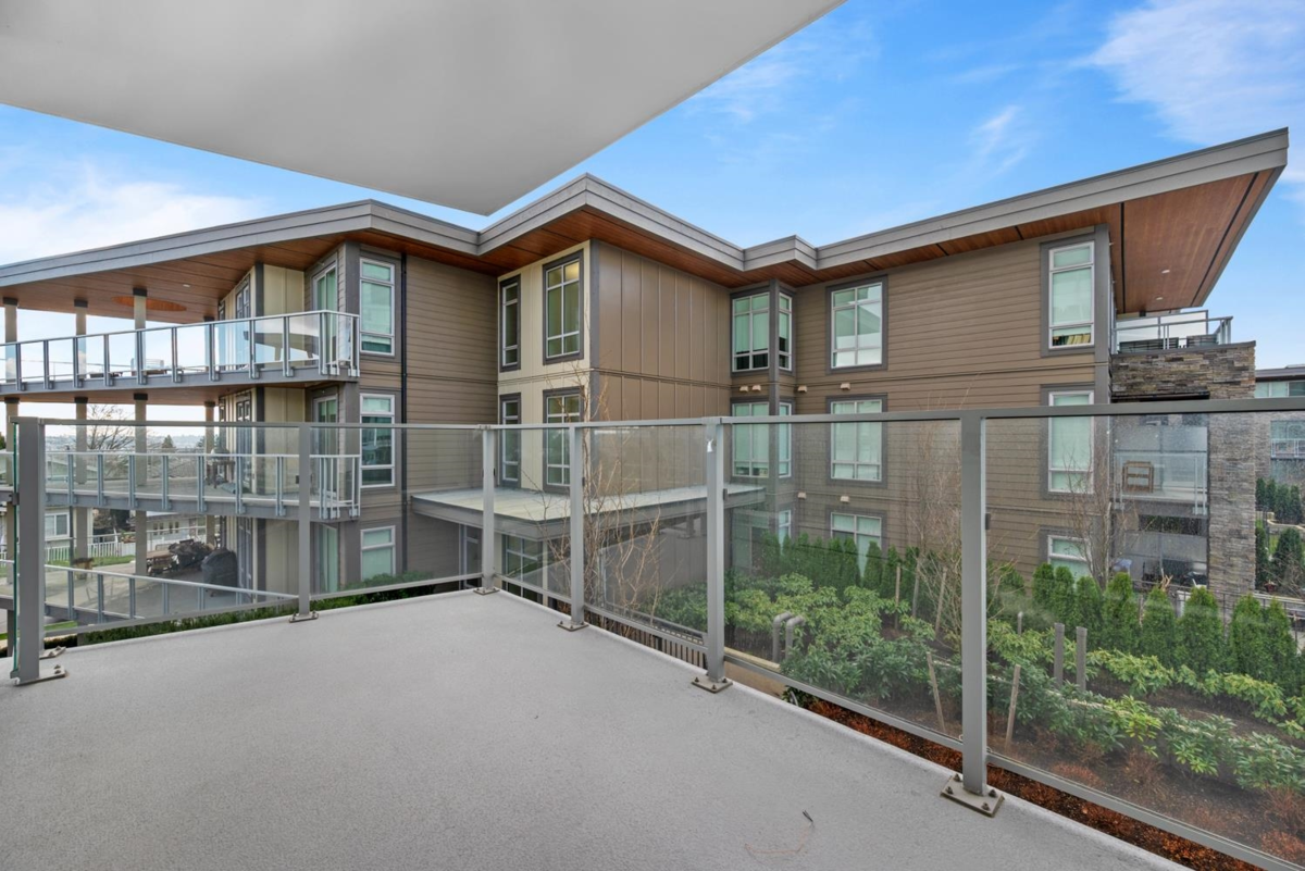 Hot Tub / Spa Photo of 202 7769 Park Crescent, Burnaby, BC