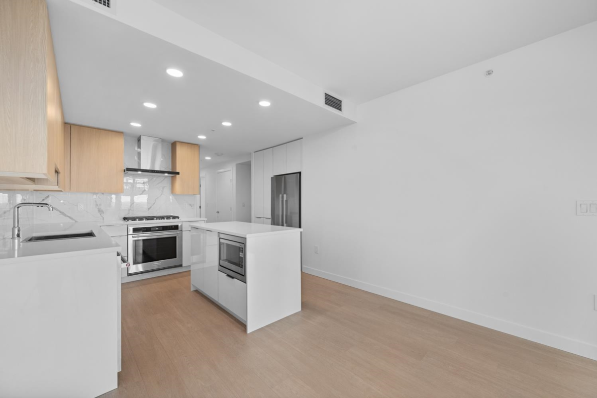 Primary Bathroom Photo of 202 7769 Park Crescent, Burnaby, BC