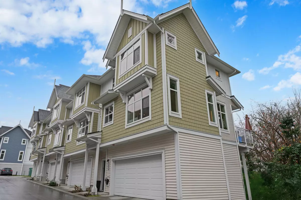 Family Room Photo of 1904 11295 Pazarena Place, Maple Ridge, BC