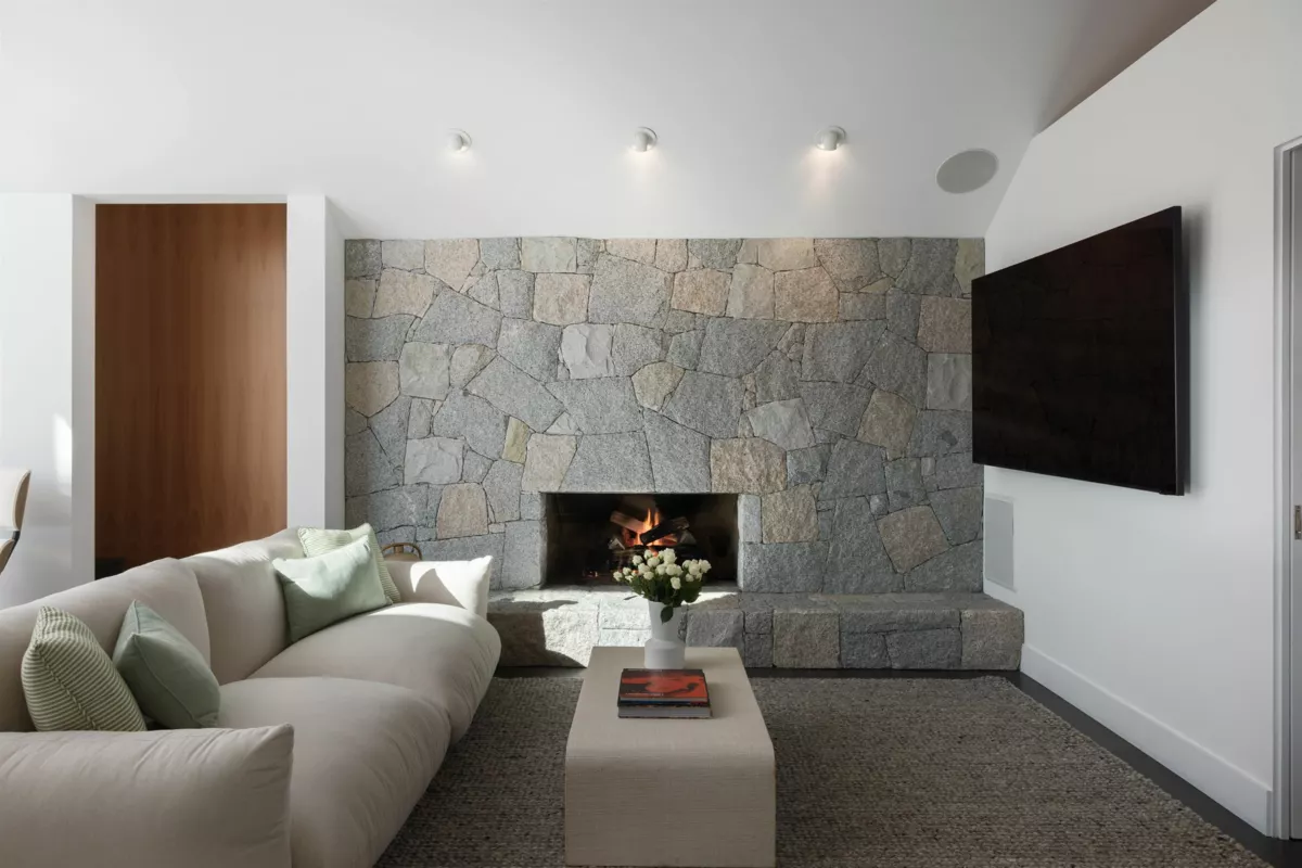 Guest Bathroom Photo of 3460 Rockview Place, West Vancouver, BC