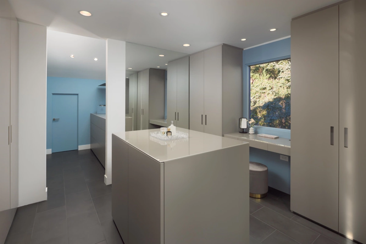 Hallway Photo of 3460 Rockview Place, West Vancouver, BC