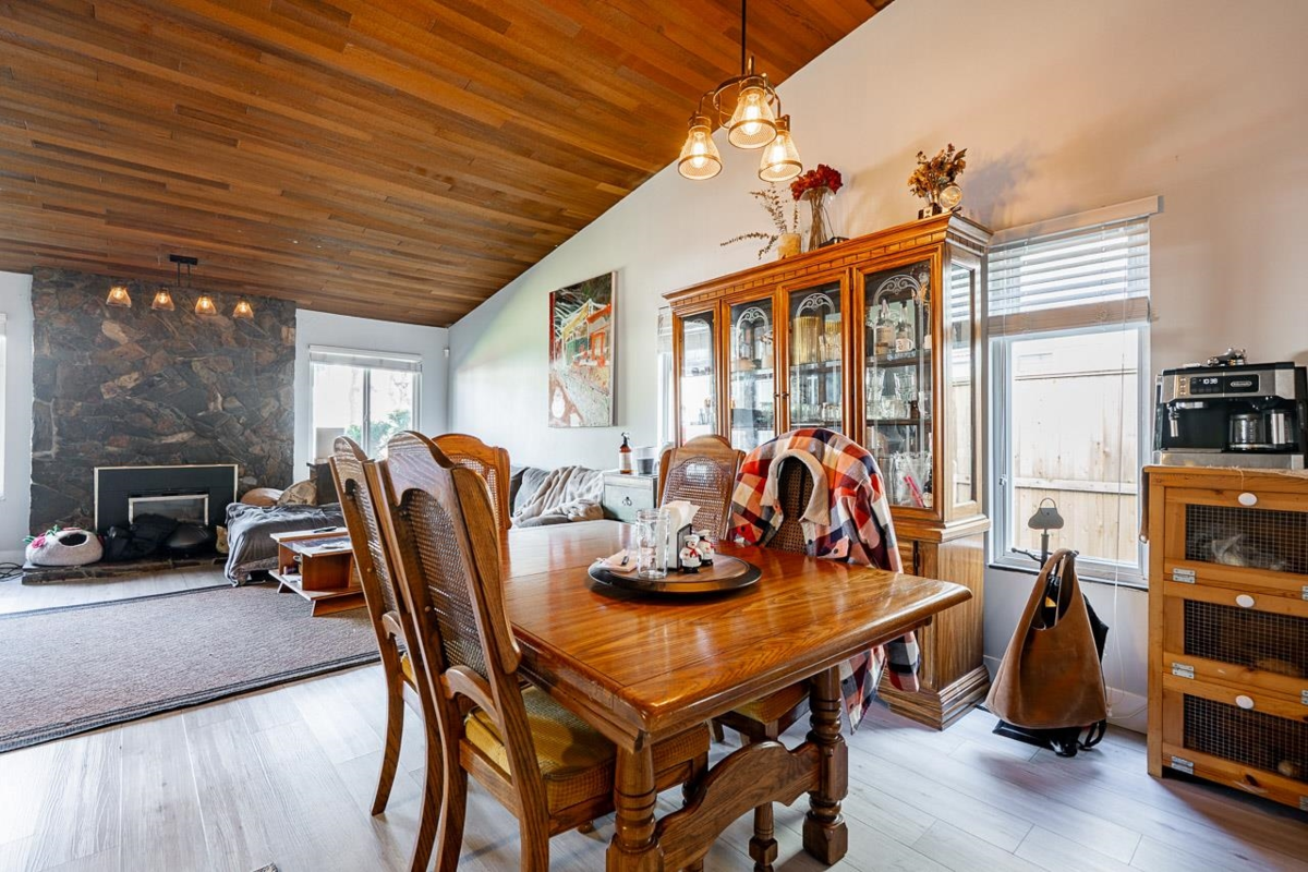 Breakfast Nook Photo of 14478 85a Avenue, Surrey, BC