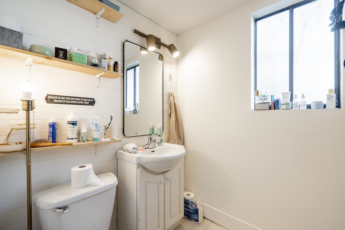 Hallway Photo of 14478 85a Avenue, Surrey, BC