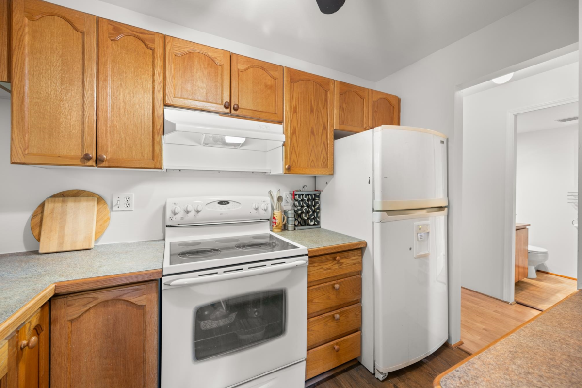 Dining Area Photo of 207 1171 Pipeline Road, Coquitlam, BC