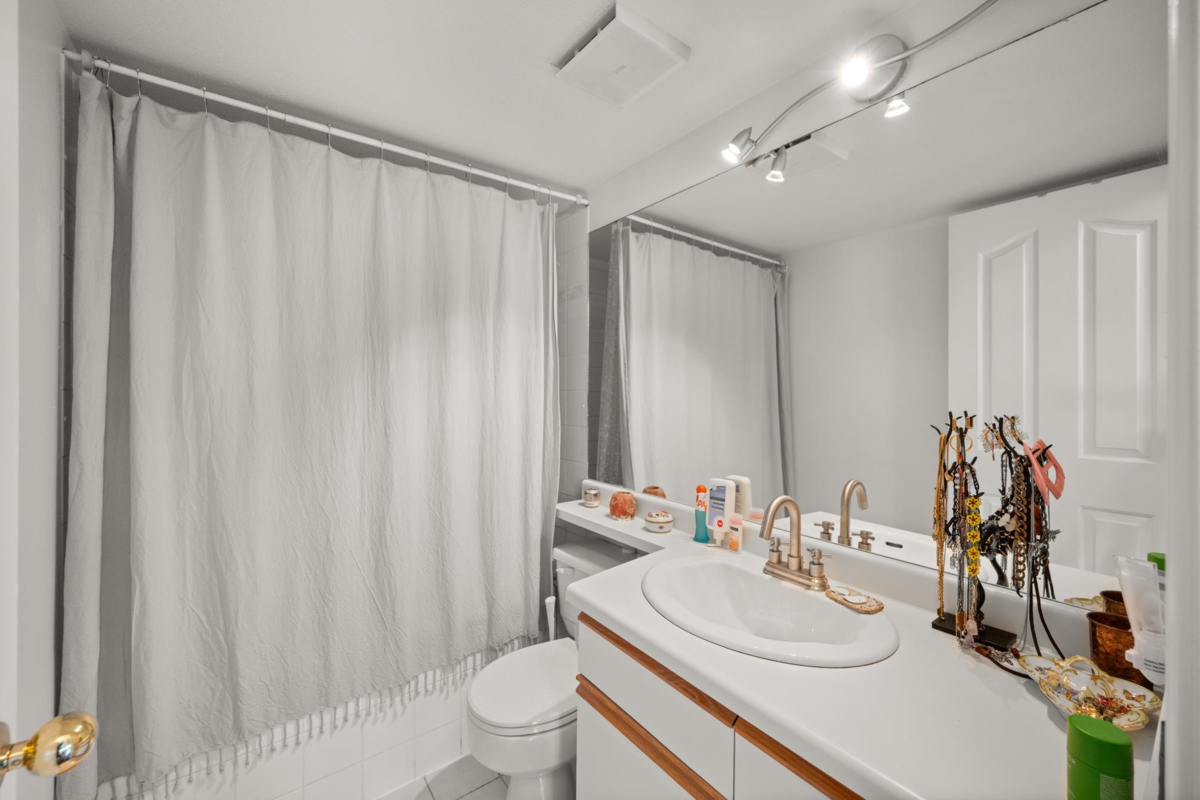 Hallway Photo of 207 1171 Pipeline Road, Coquitlam, BC