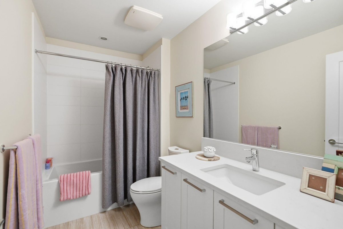 Entry Foyer Photo of 12978 15a Avenue, Surrey, BC