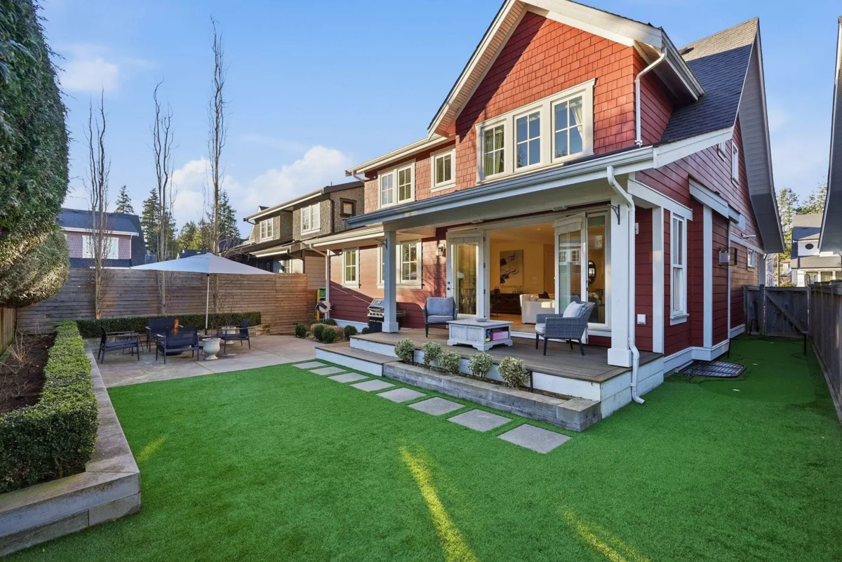 Family Room Photo of 12978 15a Avenue, Surrey, BC