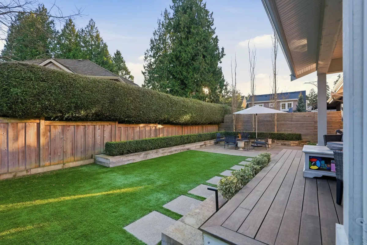 Front Yard Photo of 12978 15a Avenue, Surrey, BC