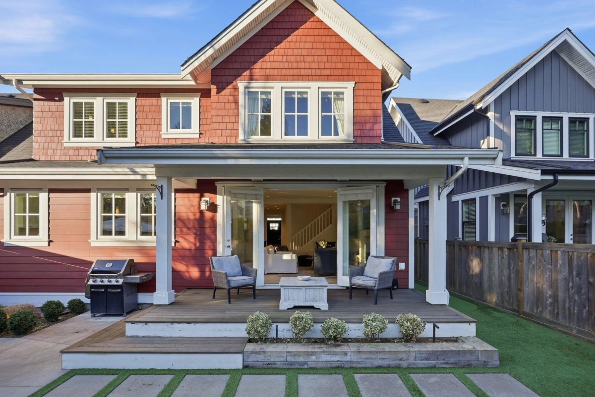 Living Room Photo of 12978 15a Avenue, Surrey, BC