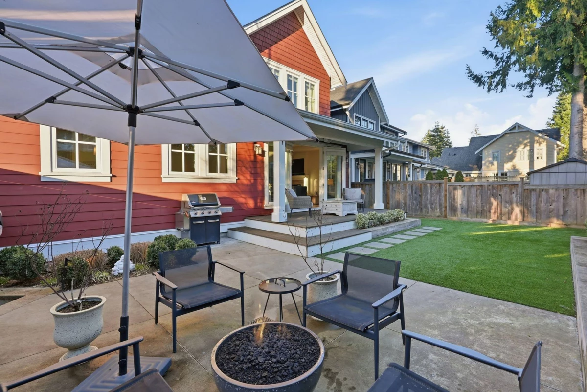 Swimming Pool Photo of 12978 15a Avenue, Surrey, BC