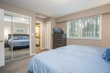Basement Recreation Room Photo of 12688 18a Avenue, Surrey, BC