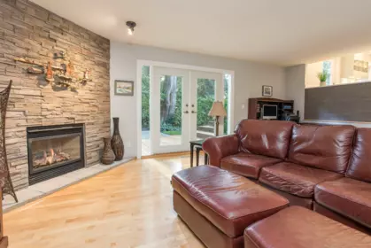 Guest Bathroom Photo of 12688 18a Avenue, Surrey, BC