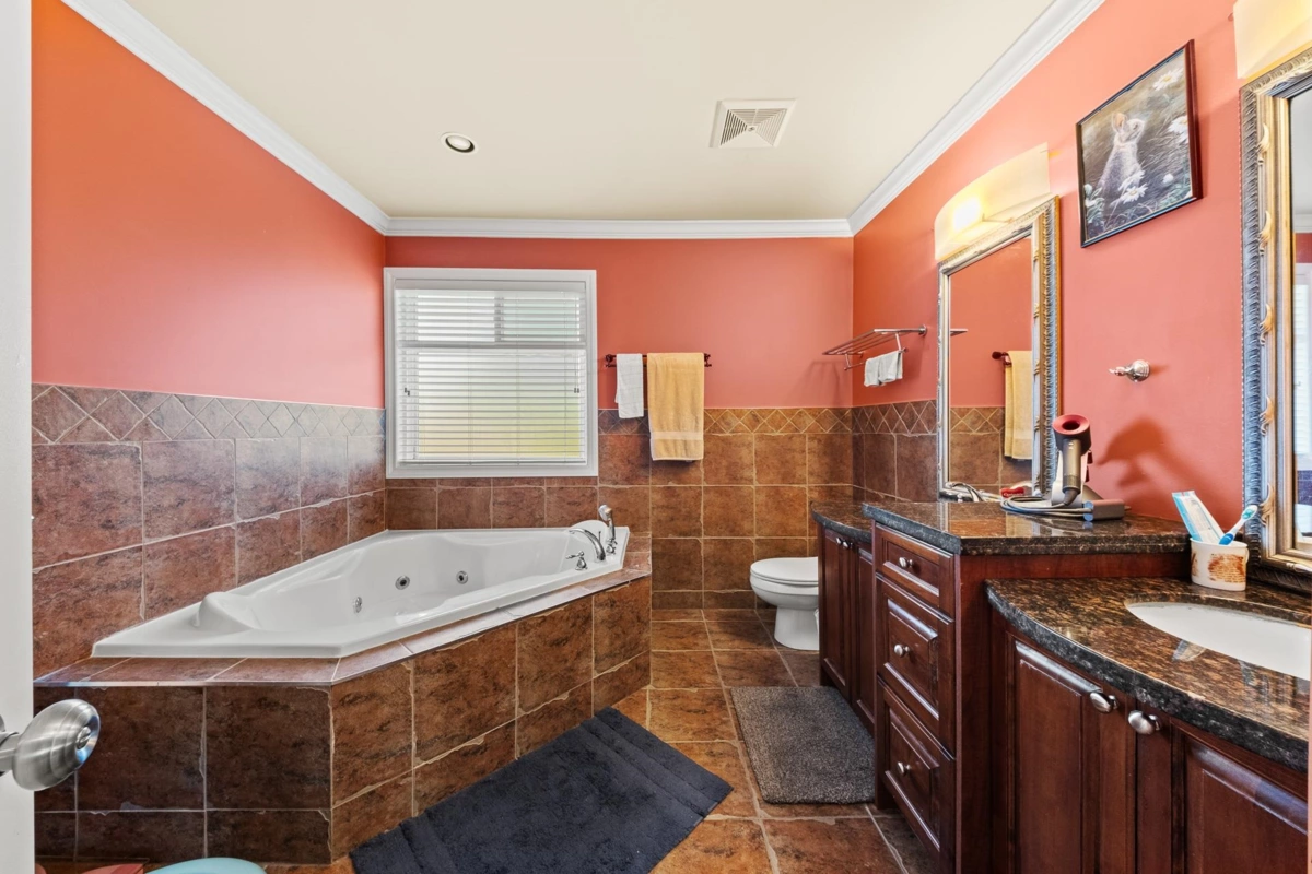 Breakfast Nook Photo of 14498 78 Avenue, Surrey, BC