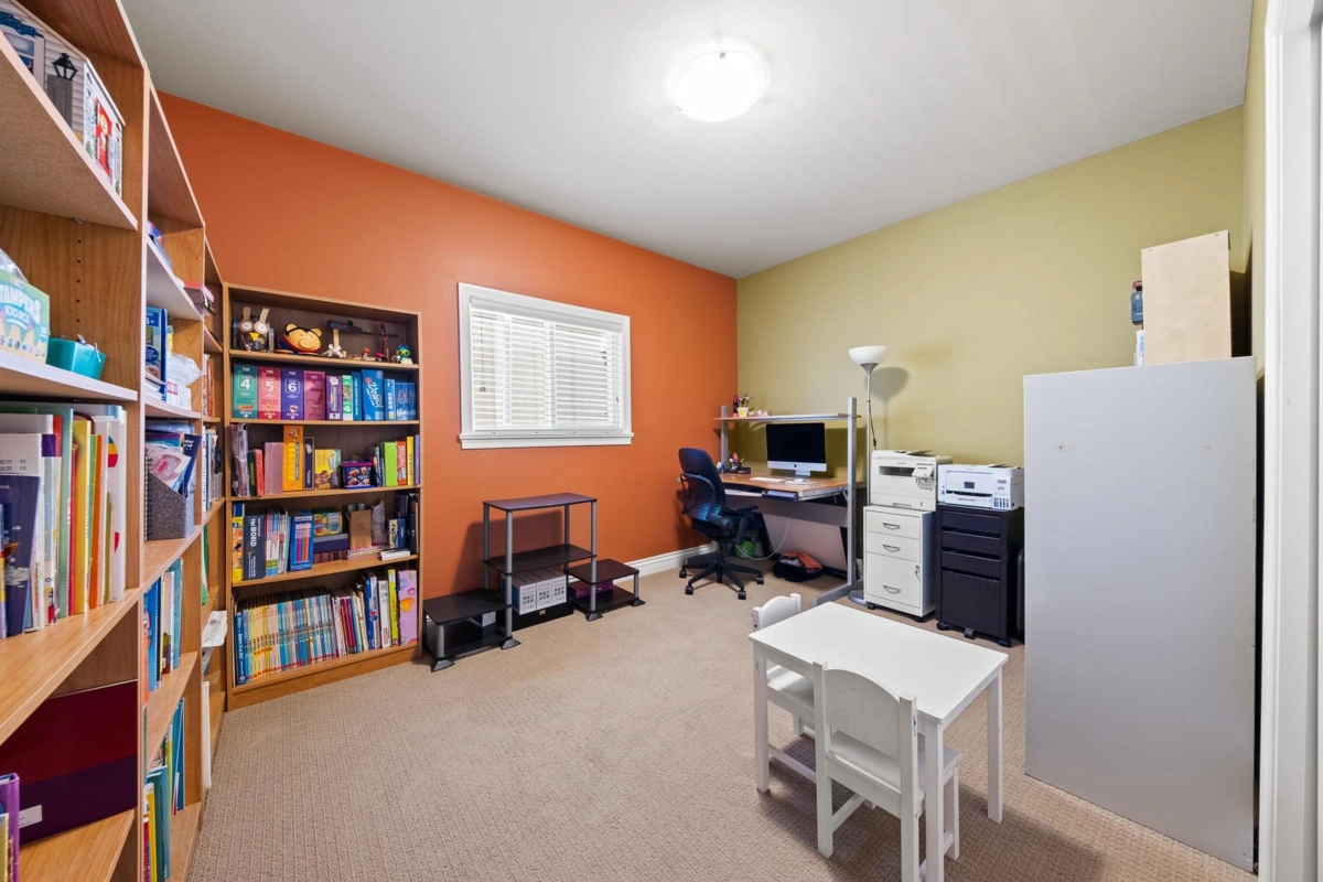 Hallway Photo of 14498 78 Avenue, Surrey, BC
