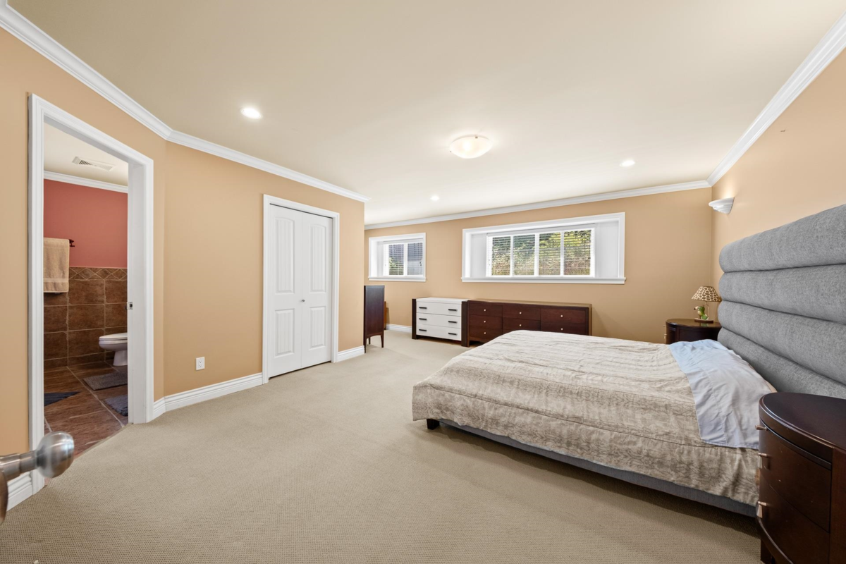 Kitchen Island Photo of 14498 78 Avenue, Surrey, BC