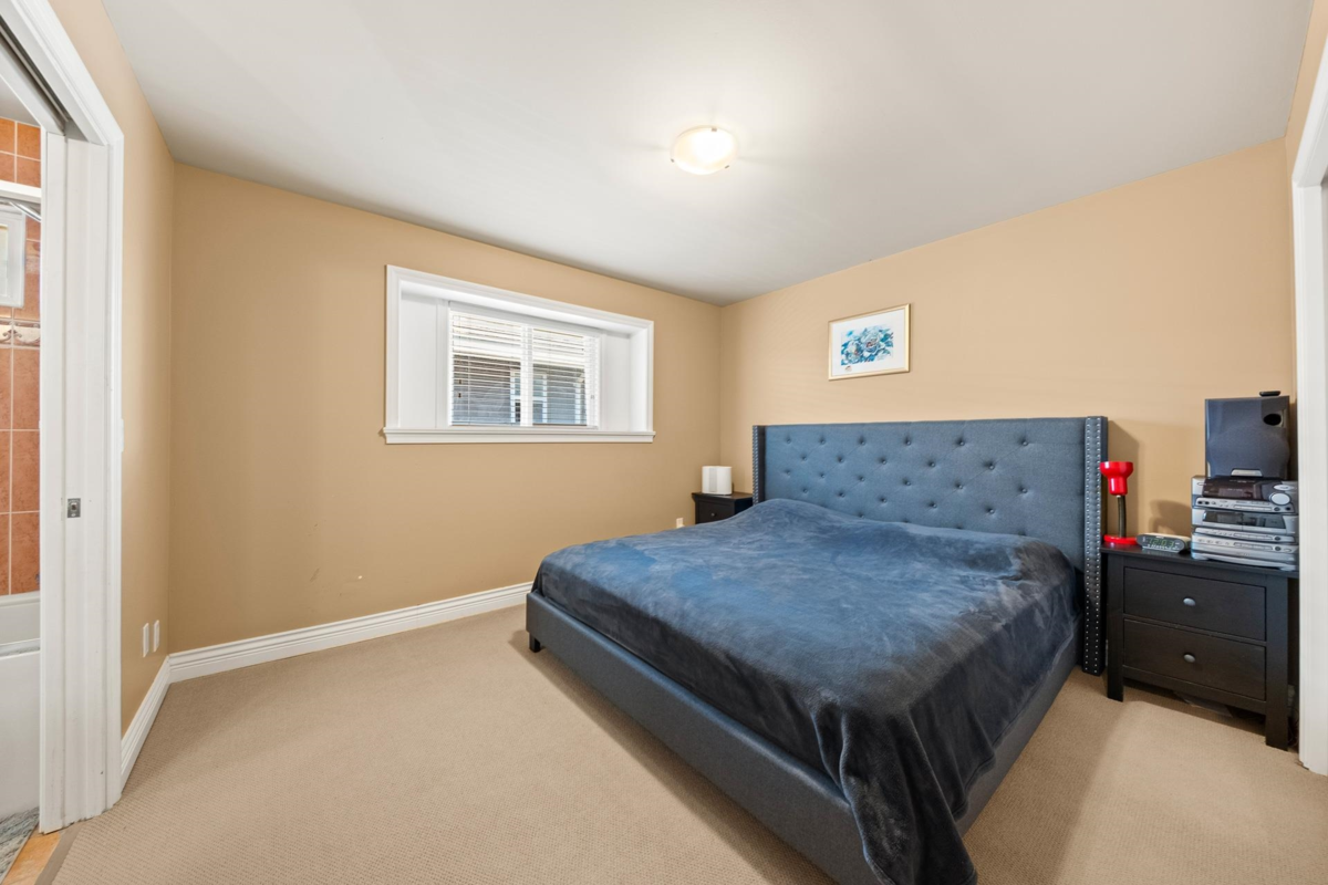 Living Room Photo of 14498 78 Avenue, Surrey, BC