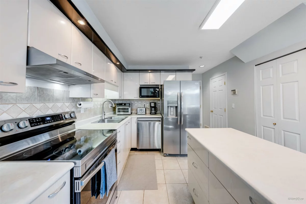 Kitchen Island Photo of 16 20881 87 Avenue, Langley, BC