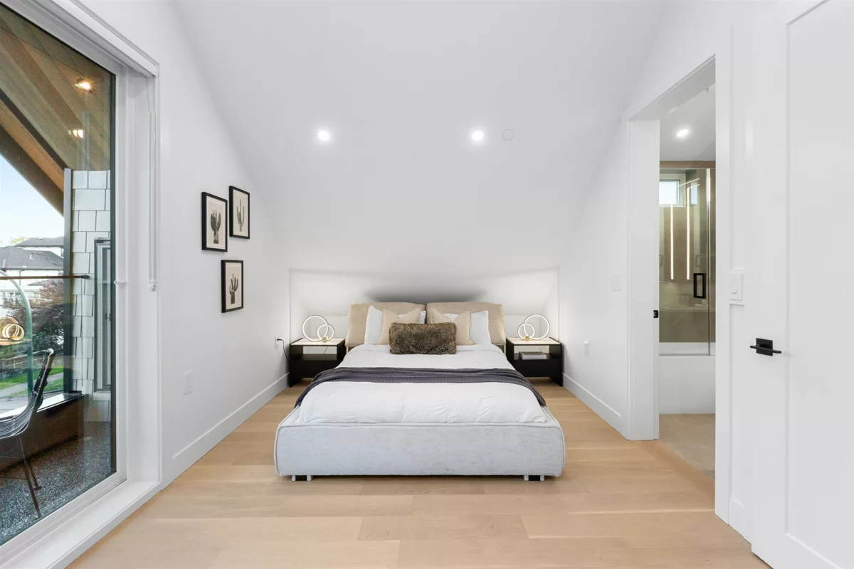 Primary Bathroom Photo of 1 2435 Napier Street, Vancouver, BC