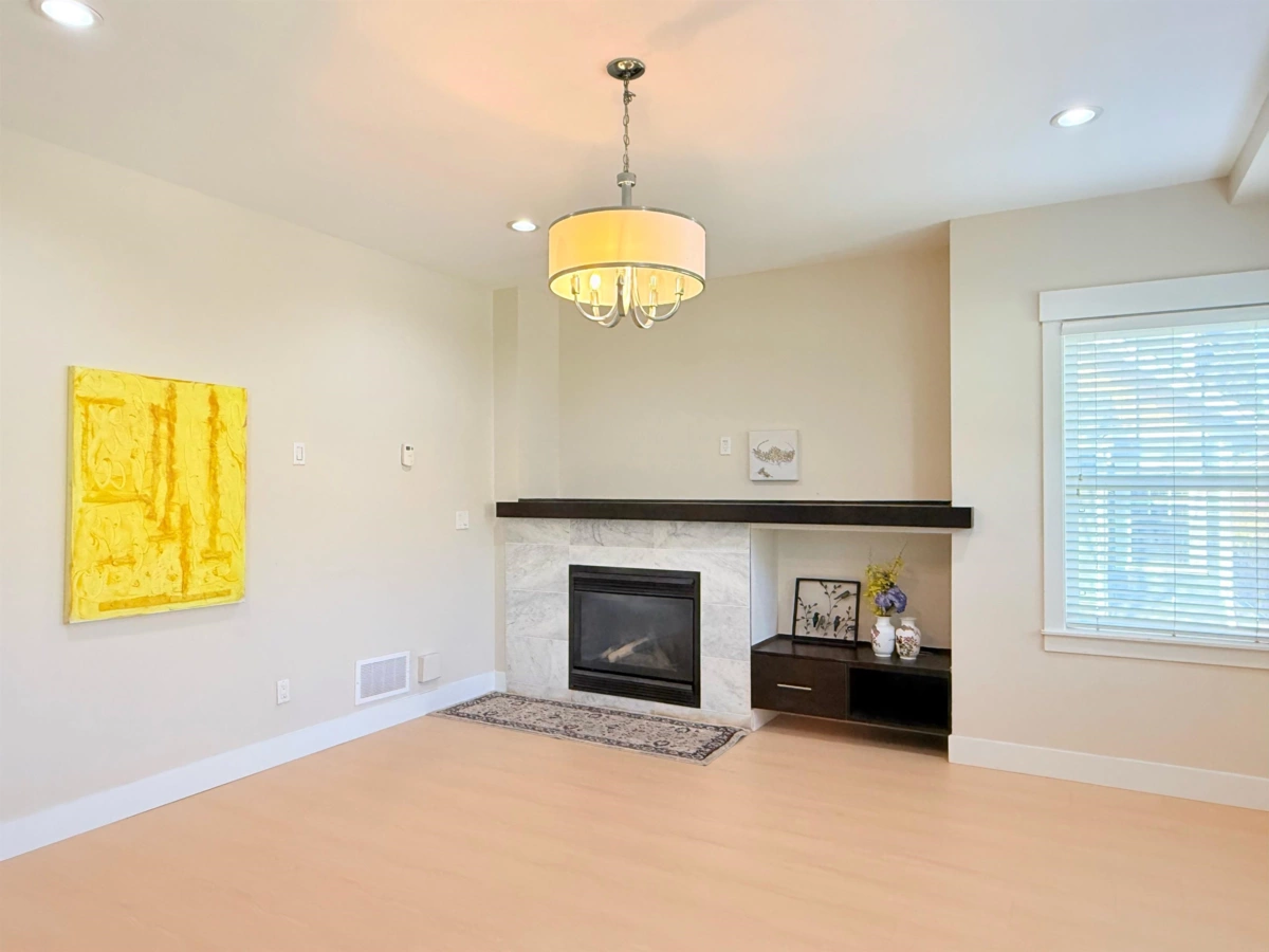 Kitchen Island Photo of 21 15988 32 Avenue, Surrey, BC