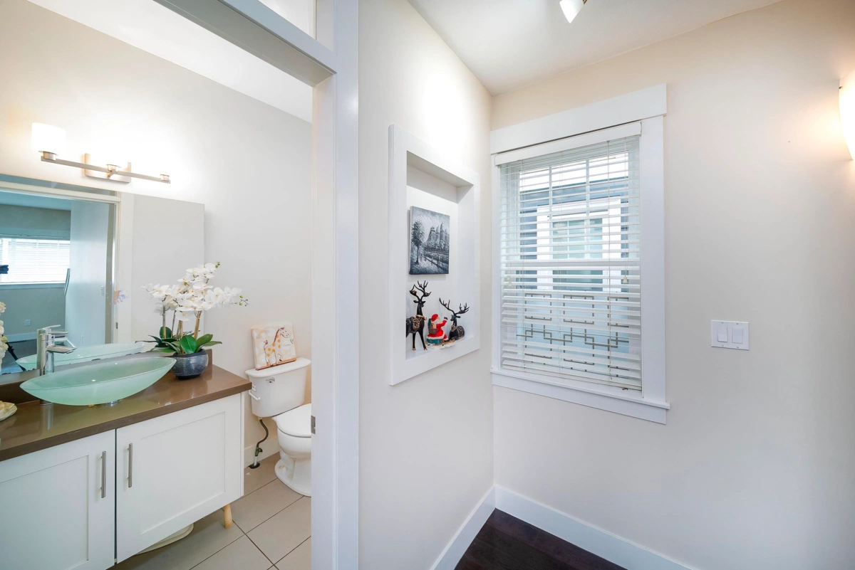 Walk-In Closet Photo of 21 15988 32 Avenue, Surrey, BC